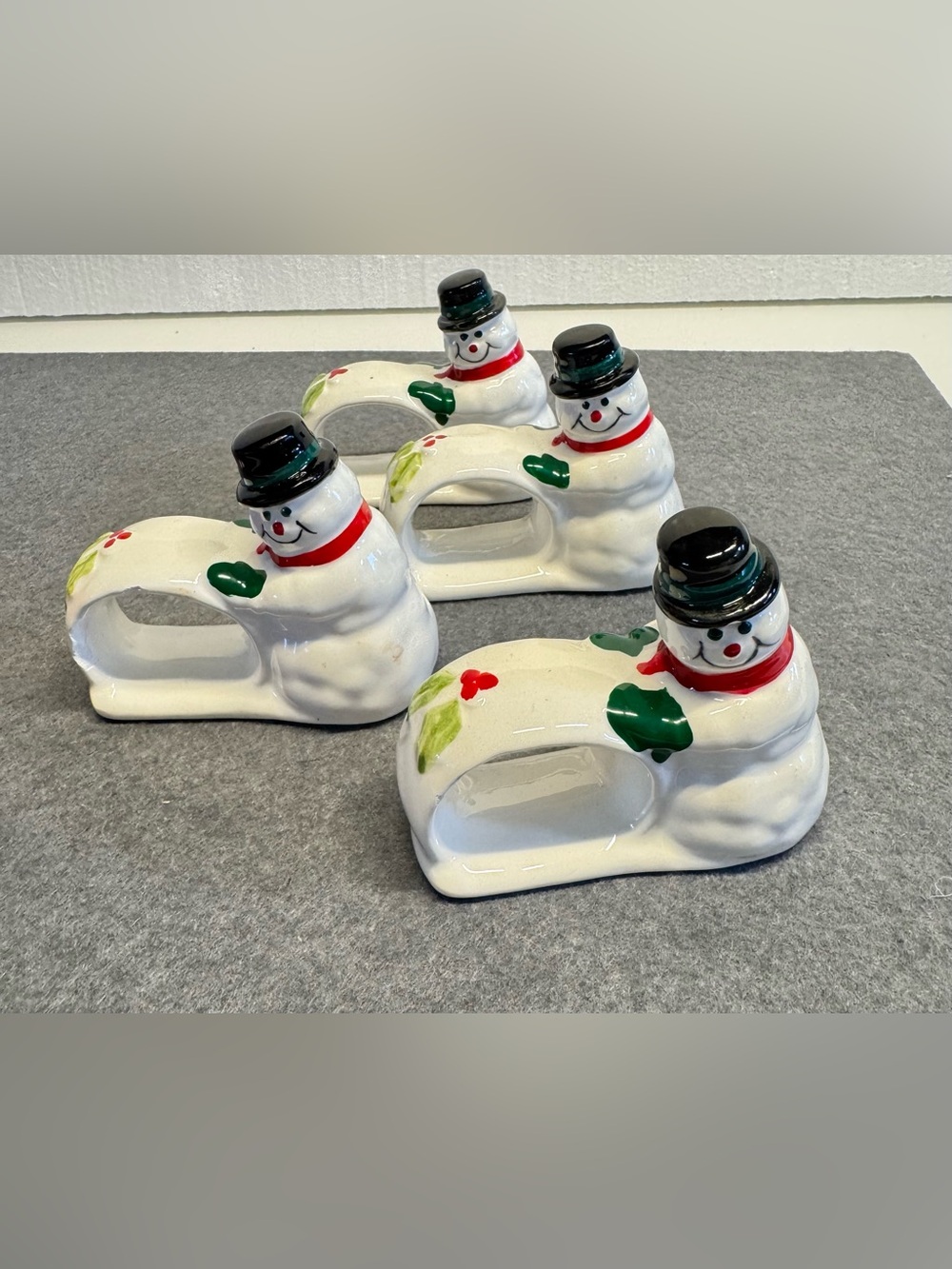 NIB Vintage Festive Lightweight Omnibus Snow Man Ceramic Napkin Rings Set